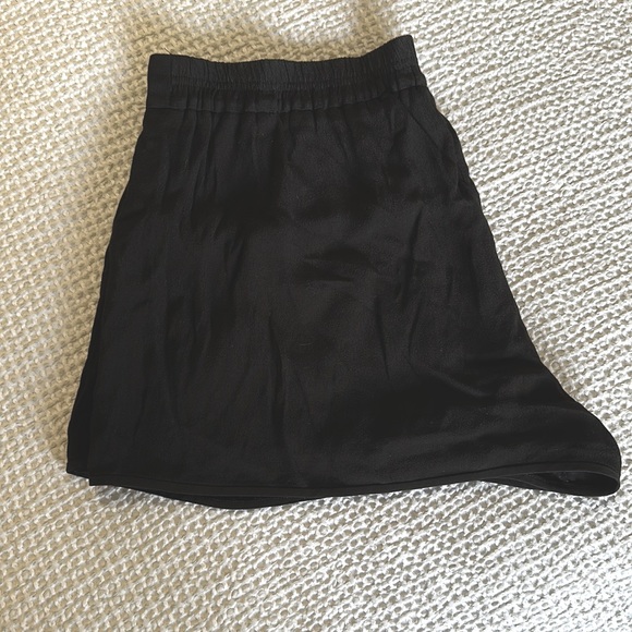 Aritzia | Wilfred Shorts - Picture 4 of 6